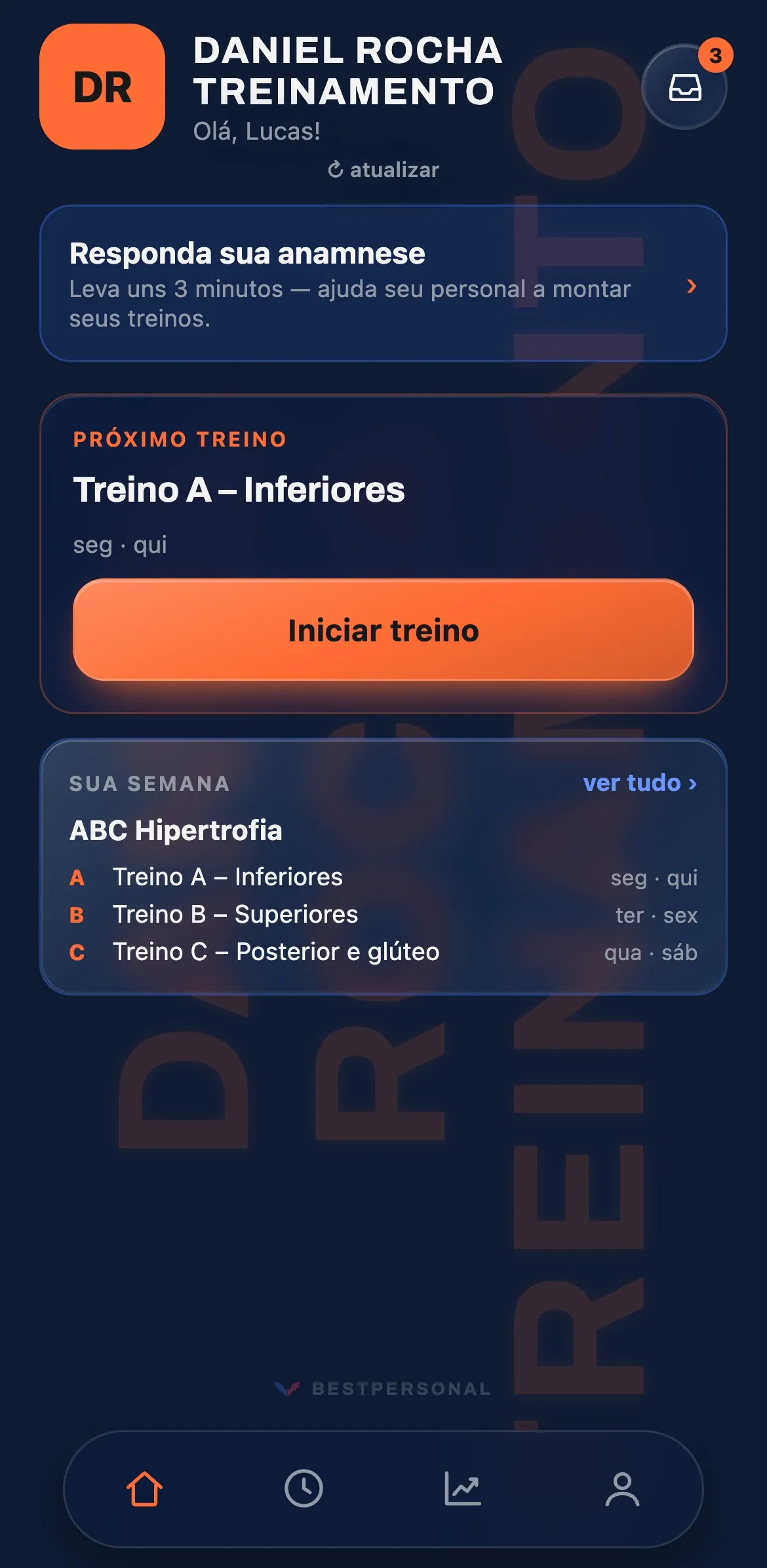 Tela inicial do aluno com a marca "Daniel Rocha Treinamento" em laranja: o próximo treino, o botão Iniciar treino e a semana ABC.