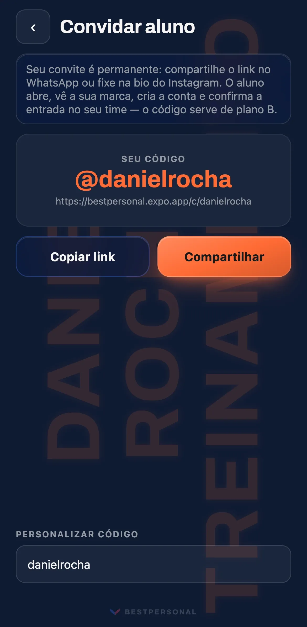 Convite de alunos: o código do personal e o link para compartilhar.