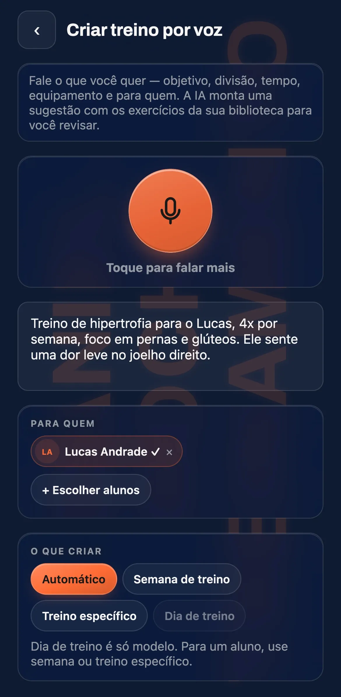 Criar treino por voz: o botão do microfone, o pedido do personal e o aluno escolhido.